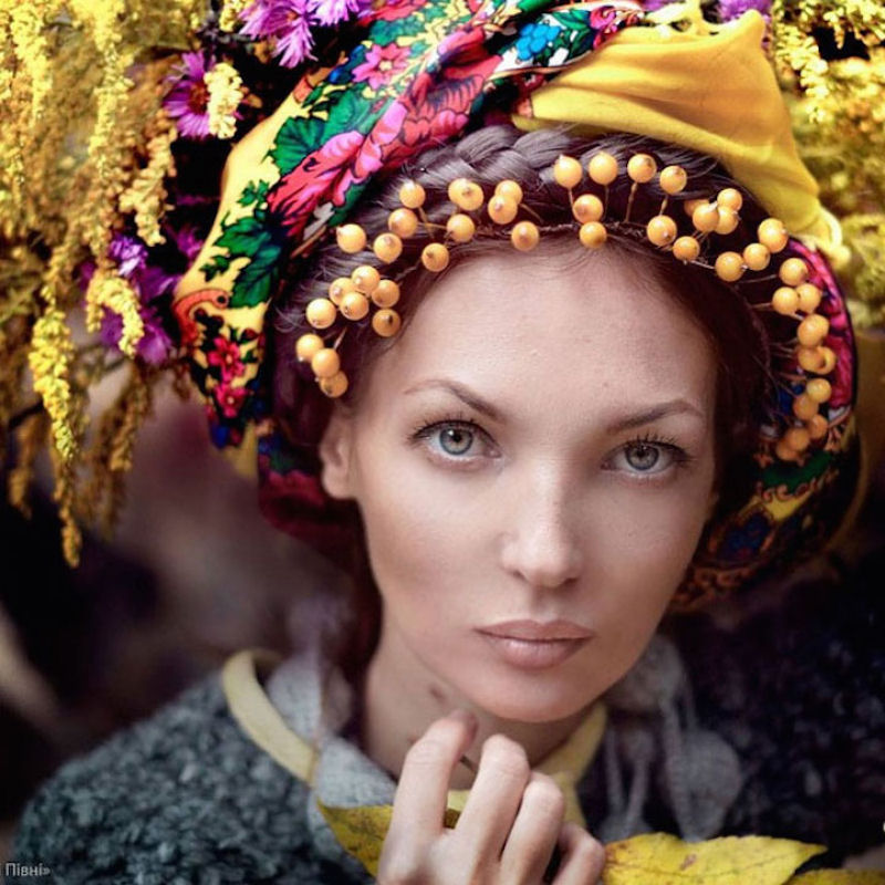 Mulheres modernas usando coroas tradicionais ucranianas do um novo significado a uma antiga tradio 21