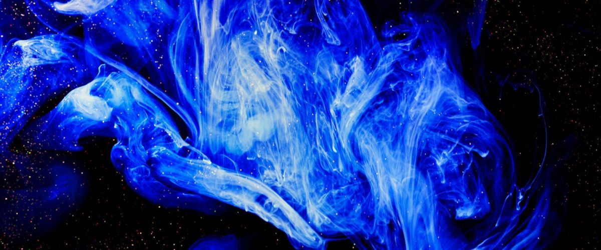 Curta-metragem 'Criao' captura um macro cosmos com brilho e tinta