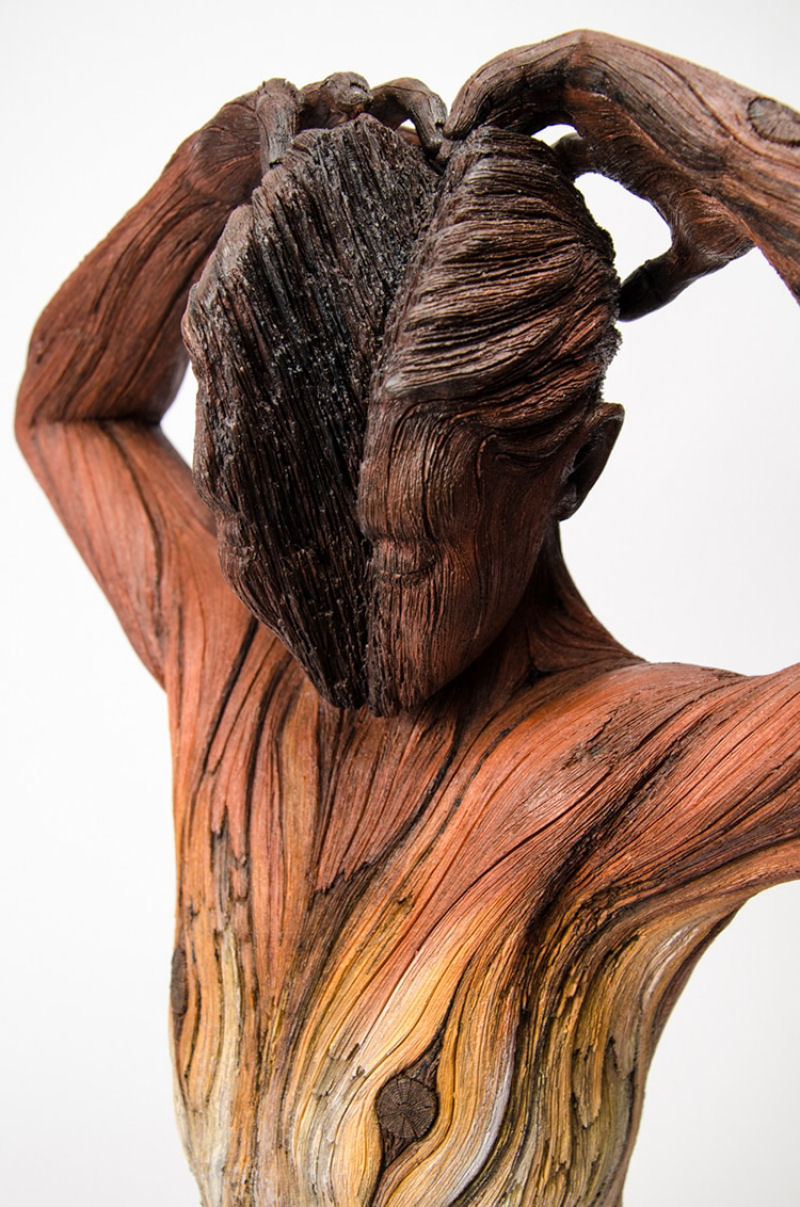 Esculturas de cermica surrealmente elaboradas para parecer madeira esculpida 09