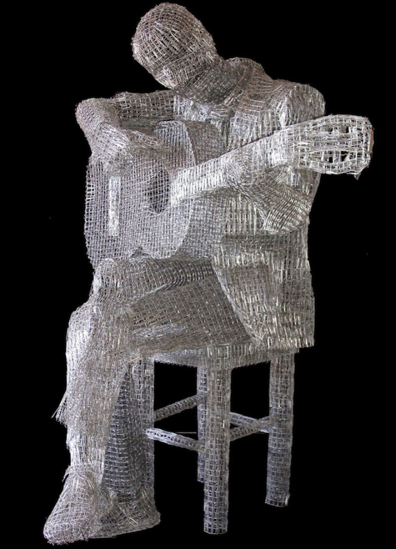 Artista junta milhares de clipes de papel para formar belas esculturas 01