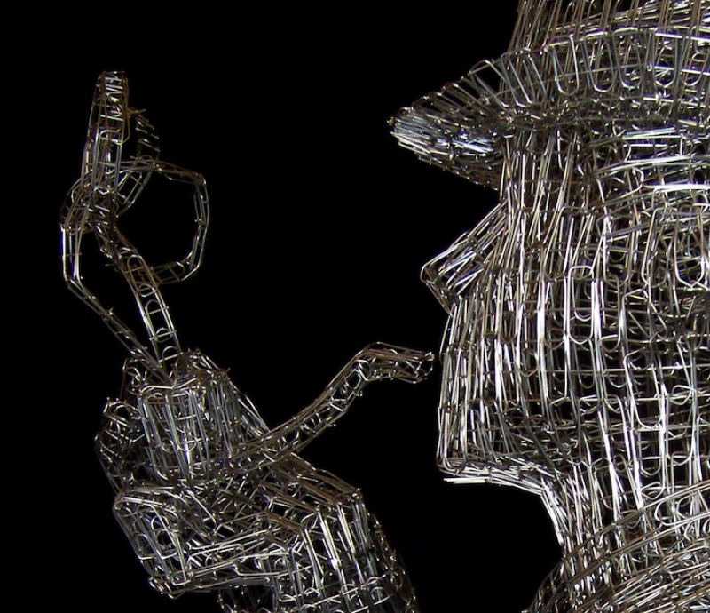 Artista junta milhares de clipes de papel para formar belas esculturas 09