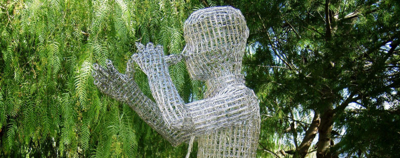 Artista junta milhares de clipes de papel para formar belas esculturas 15