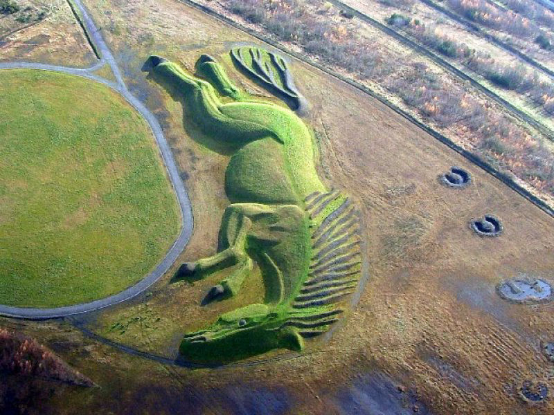 Enorme escultura de um cavalo se estende por 200 metros no País de Gales 07
