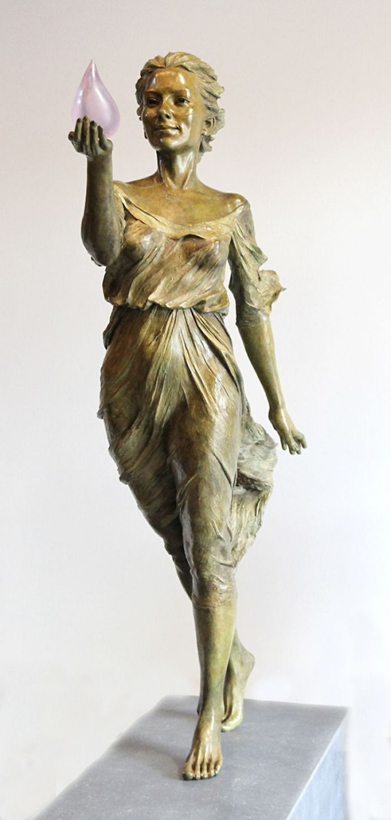 As esculturas femininas de tamanho natural inspiradas na graciosa beleza da arte renascentista 07