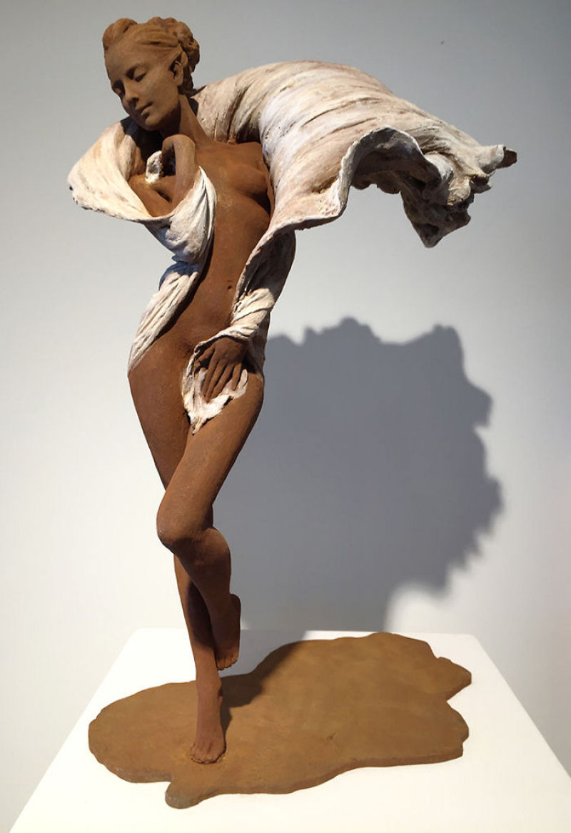 As esculturas femininas de tamanho natural inspiradas na graciosa beleza da arte renascentista 13