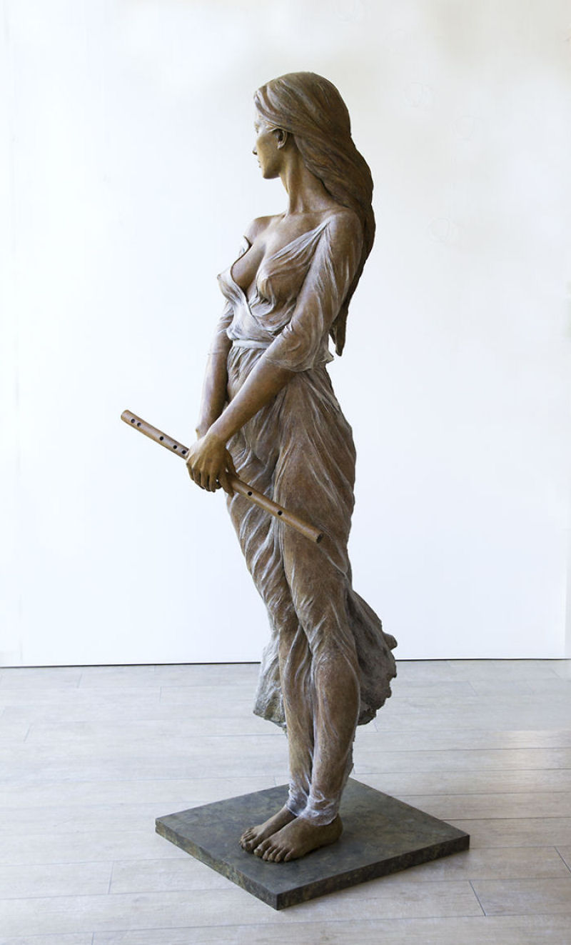 As esculturas femininas de tamanho natural inspiradas na graciosa beleza da arte renascentista 15