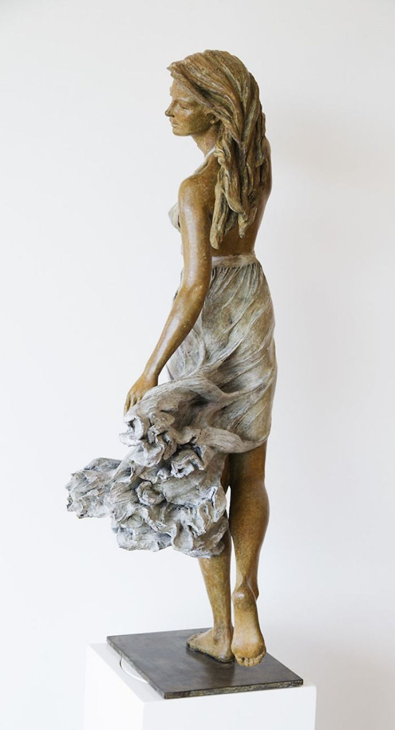 As esculturas femininas de tamanho natural inspiradas na graciosa beleza da arte renascentista 17