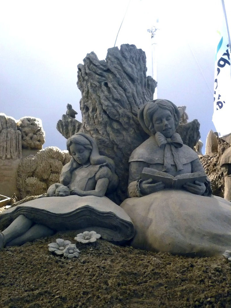 As intrincadas esculturas em areia de Susanne Ruseler 09