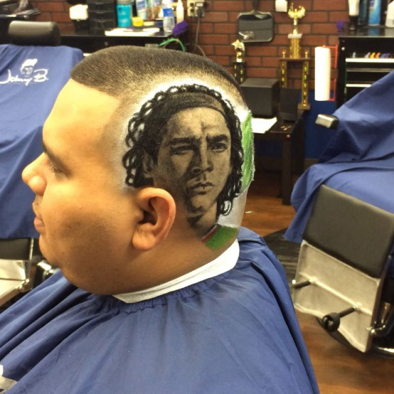 Cabeleireiro talentoso faz cortes com desenhos de celebridades nas cabeas de seus clientes 12