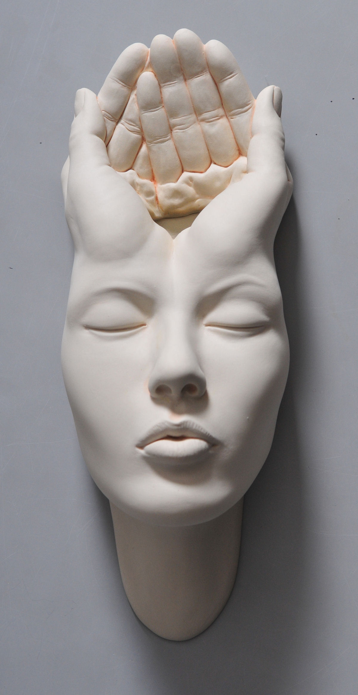 As expressivas esculturas faciais retorcidas de Johnson Tsang 05