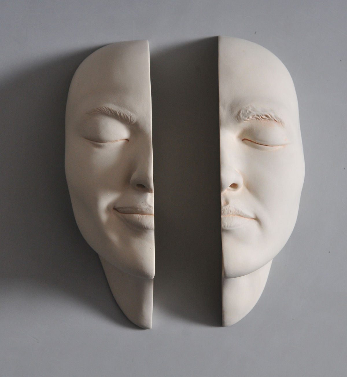As expressivas esculturas faciais retorcidas de Johnson Tsang 06