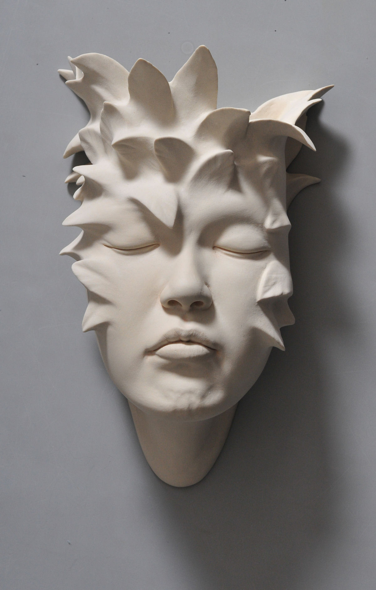 As expressivas esculturas faciais retorcidas de Johnson Tsang 07