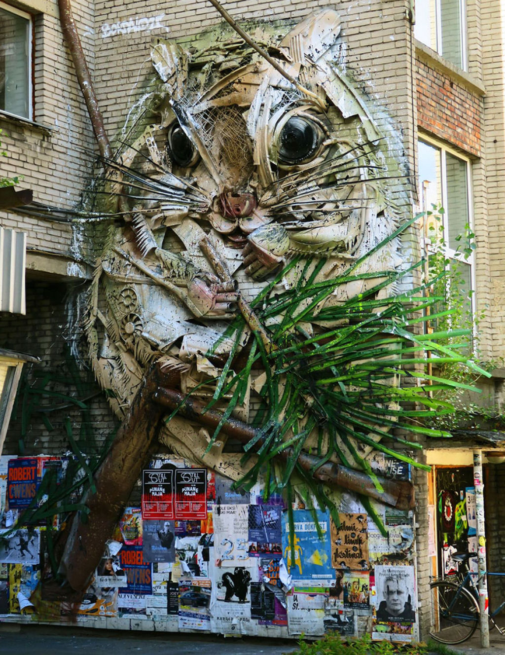 Esculturas animalescas feitas com lixo pelo artista portugus Bordalo II 04