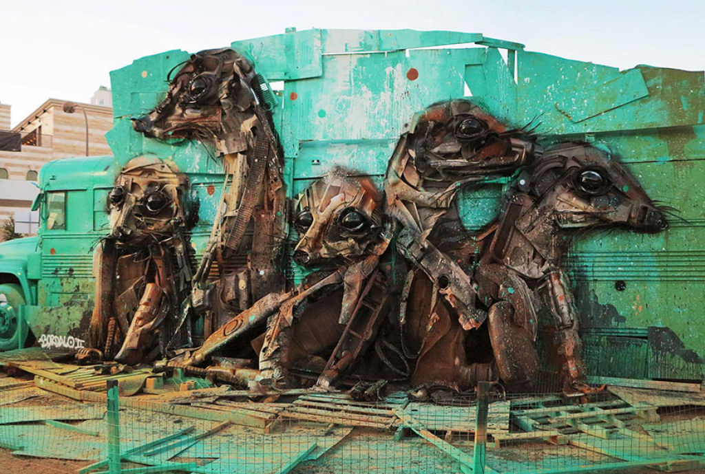 Esculturas animalescas feitas com lixo pelo artista portugus Bordalo II 11