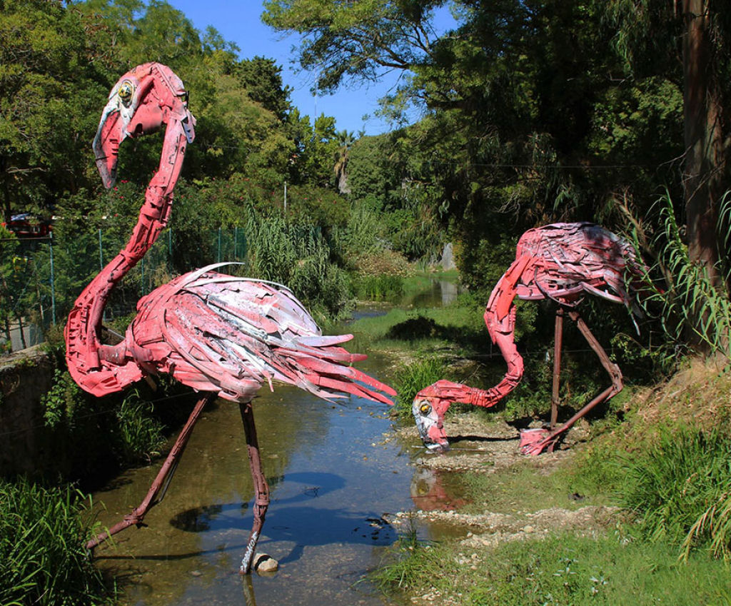 Esculturas animalescas feitas com lixo pelo artista portugus Bordalo II 12