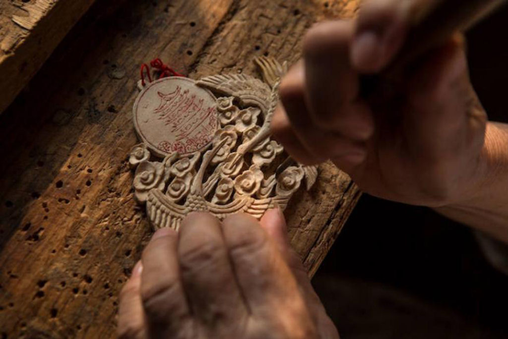 Chinesa de 78 anos usa técnicas antigas na criação de suas esculturas 06