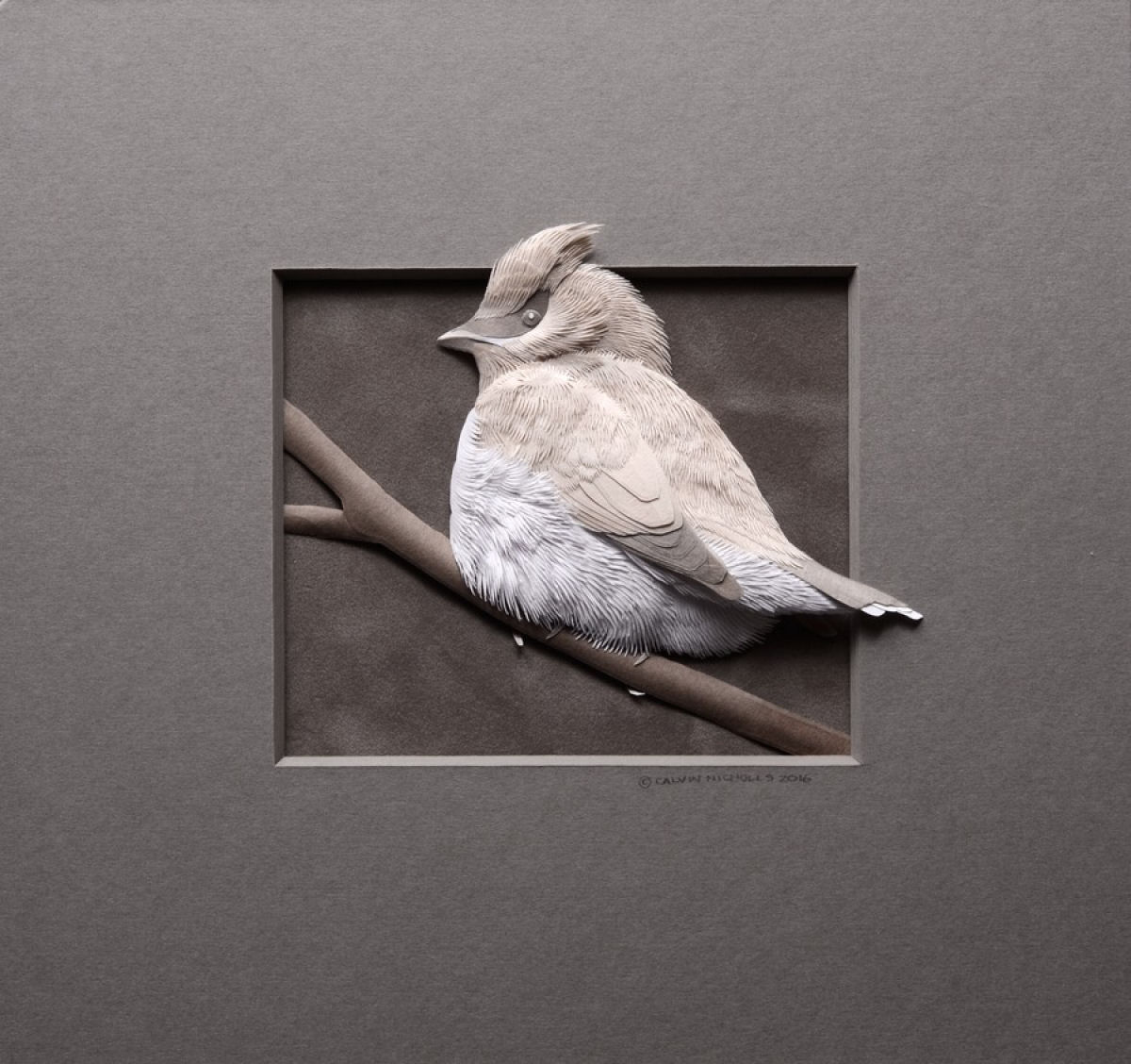 Esculturas animais de papel detalhadas emergem de quadros em alto relevo 03