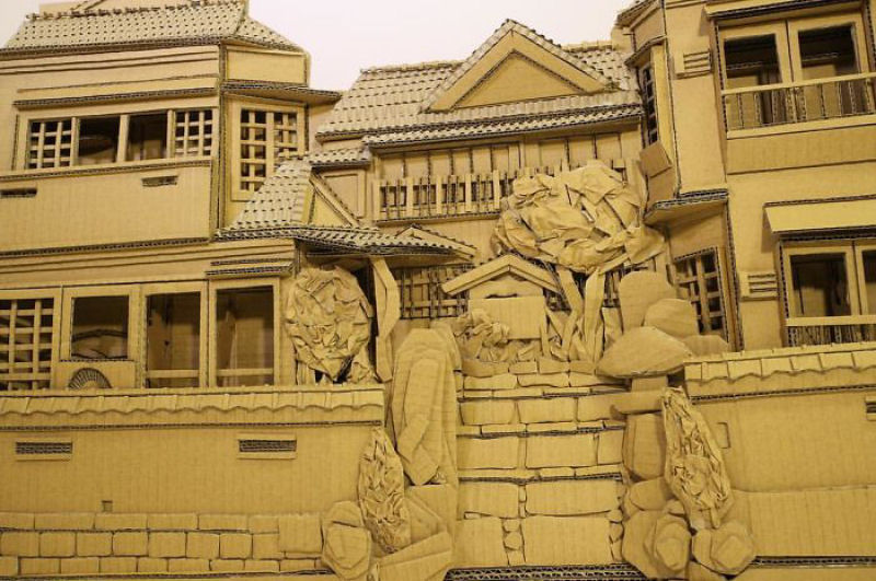 Artista japonesa transforma velhas caixas de papelão em esculturas incríveis 32