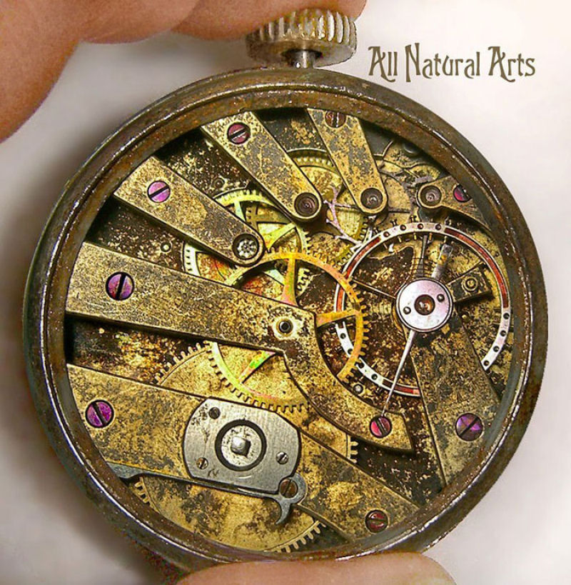 Esculturas steampunk feitas com peças de relógios velhos 12