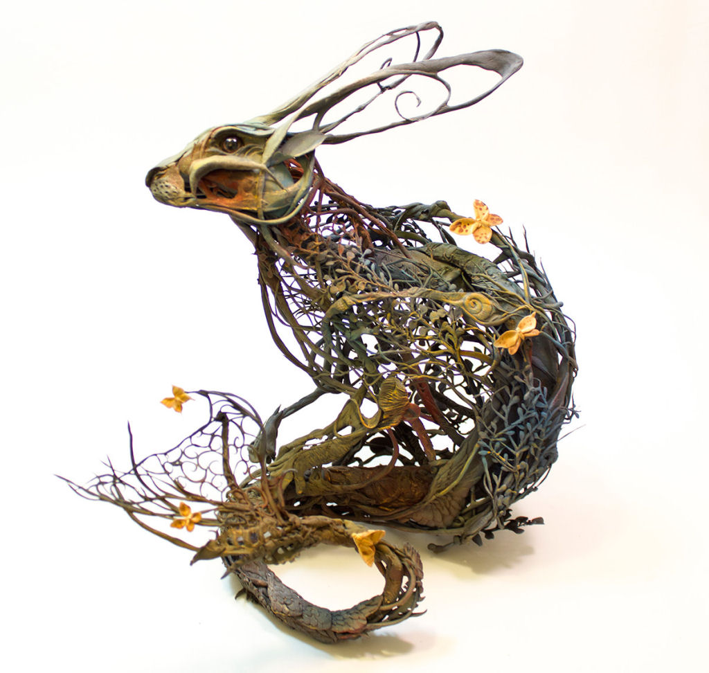 As esculturas surrealistas de Ellen Jewett mesclam plantas e vida animal 05
