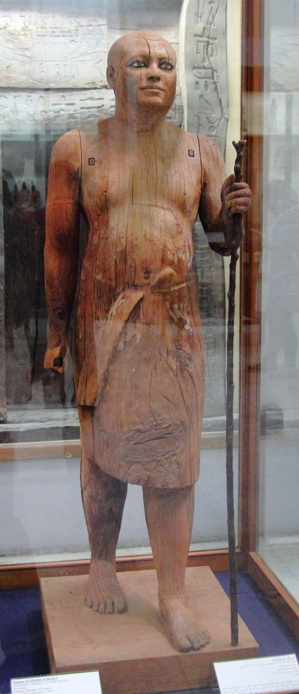 Kaaper, o escriba, é a mais antiga estátua realista de madeira em tamanho natural do Antigo Egito