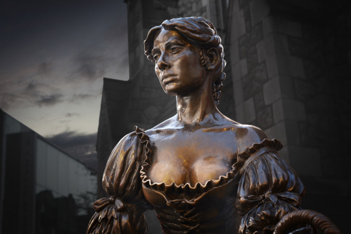 A estátua de Molly Malone em Dublin está sendo esfregada da maneira errada