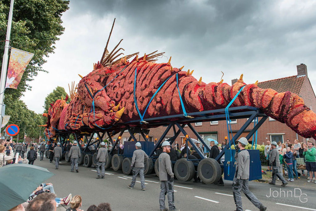 As esculturas gigantes do Corso 2016, o maior desfile floral do mundo 09