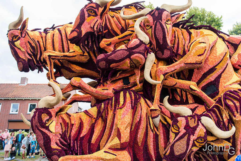 As esculturas gigantes do Corso 2016, o maior desfile floral do mundo 13