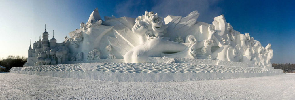 China volta a levantar um monumental reino da fantasia com tijolos de gelo 01