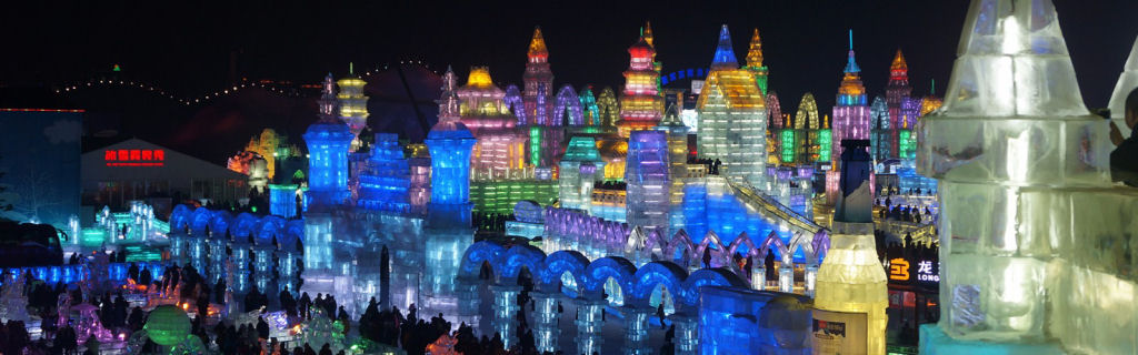 China volta a levantar um monumental reino da fantasia com tijolos de gelo 18