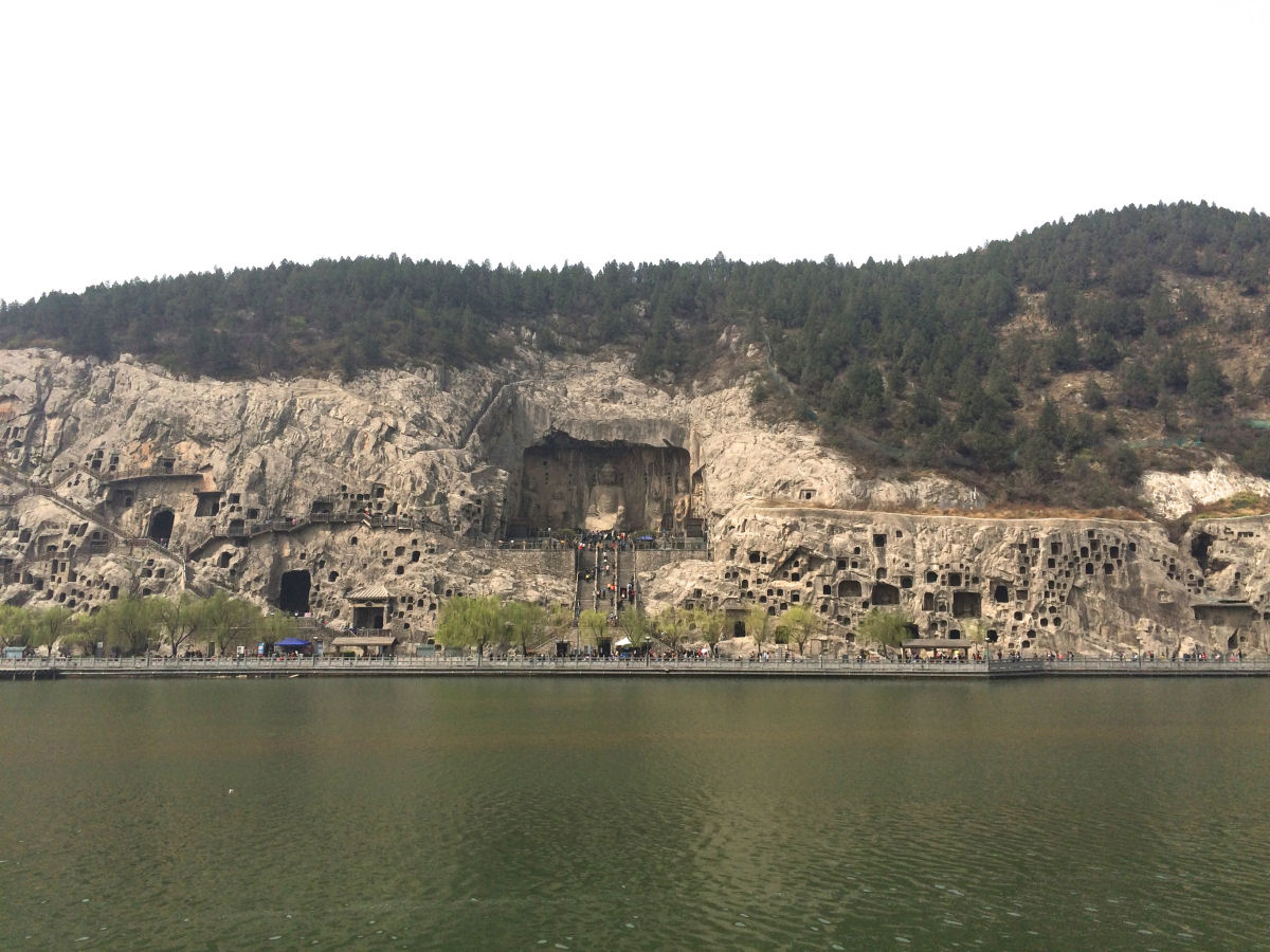 O magnificente conjunto artístico das grutas de Longmen, na China