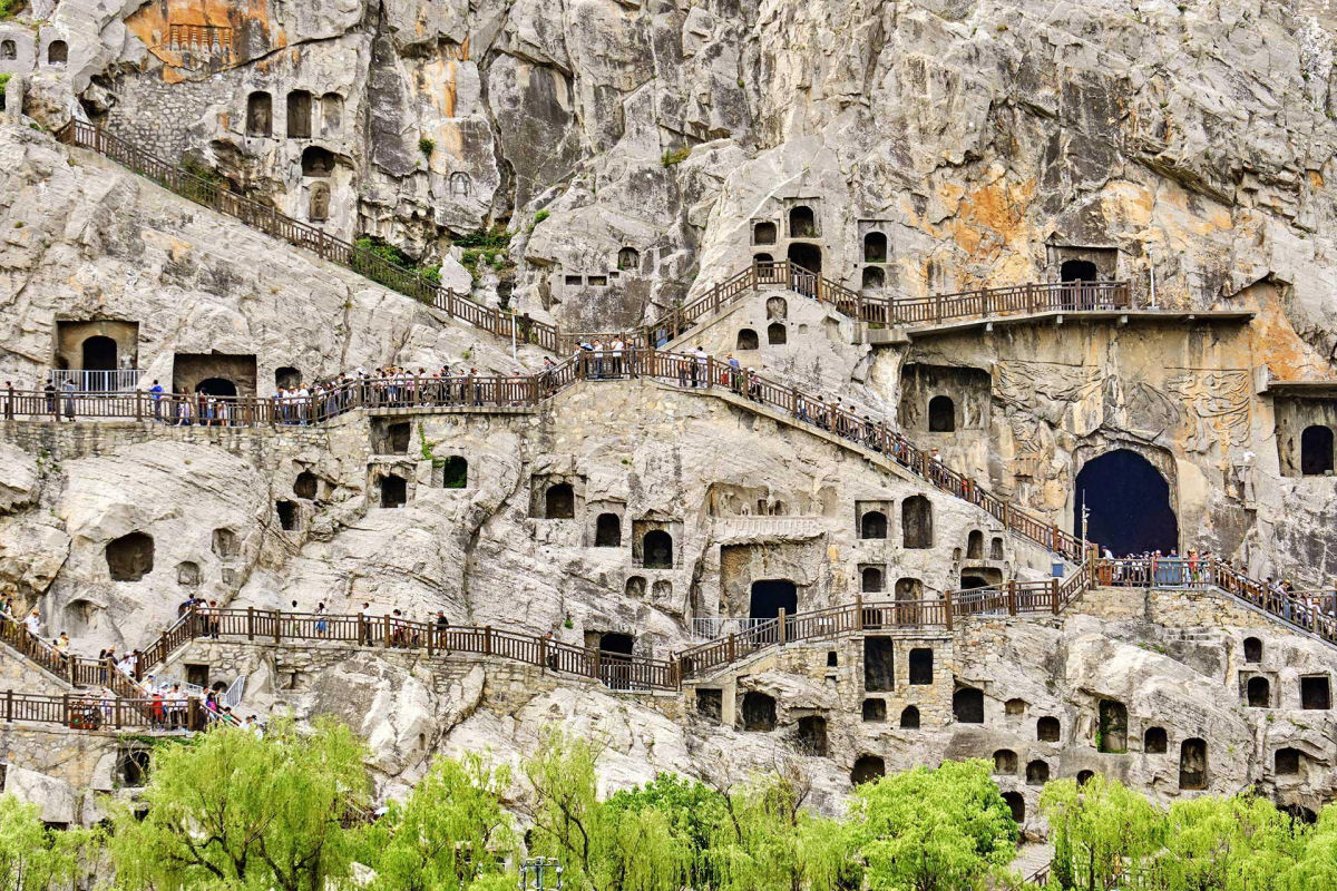 O magnificente conjunto artístico das grutas de Longmen, na China