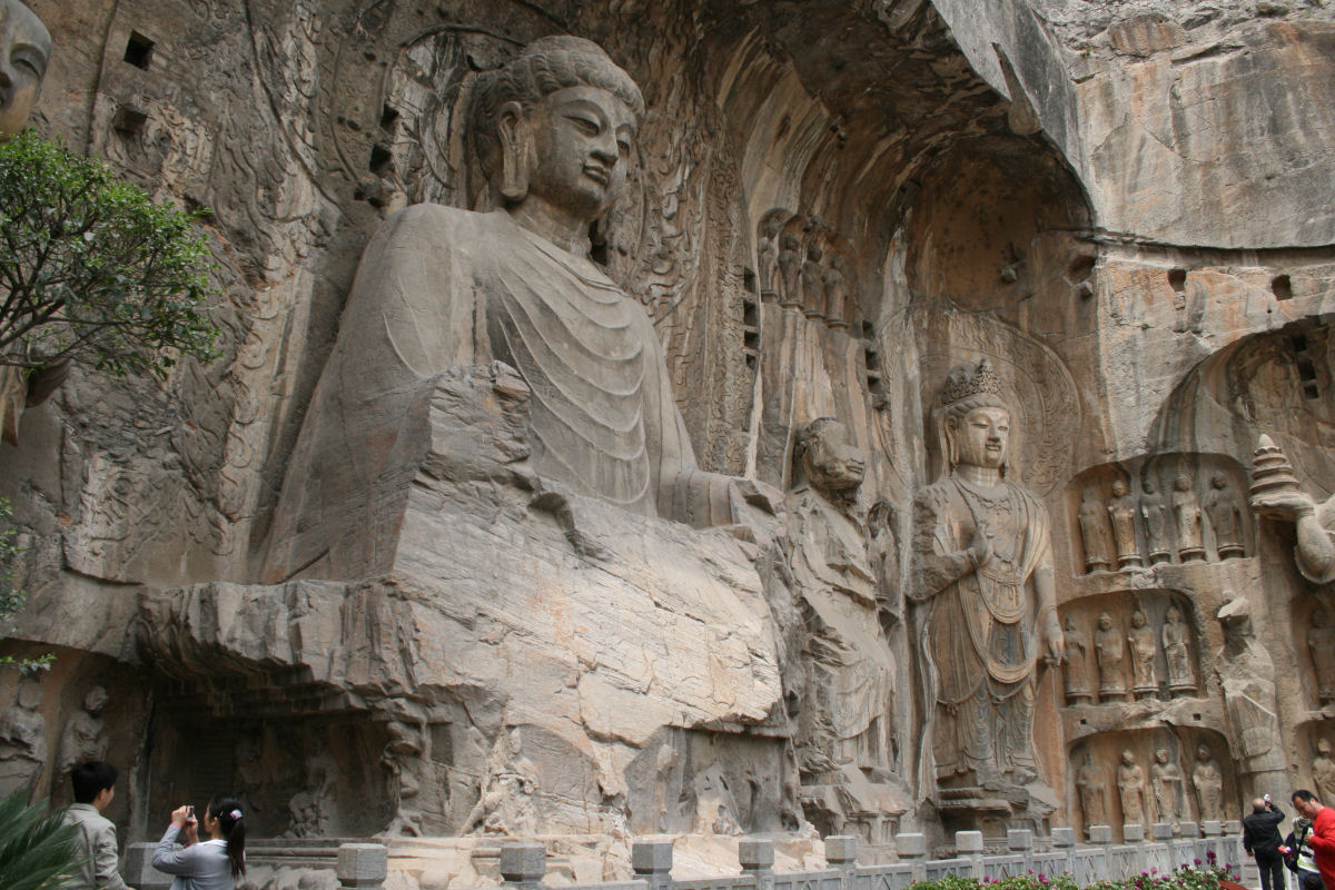 O magnificente conjunto artstico das grutas de Longmen, na China