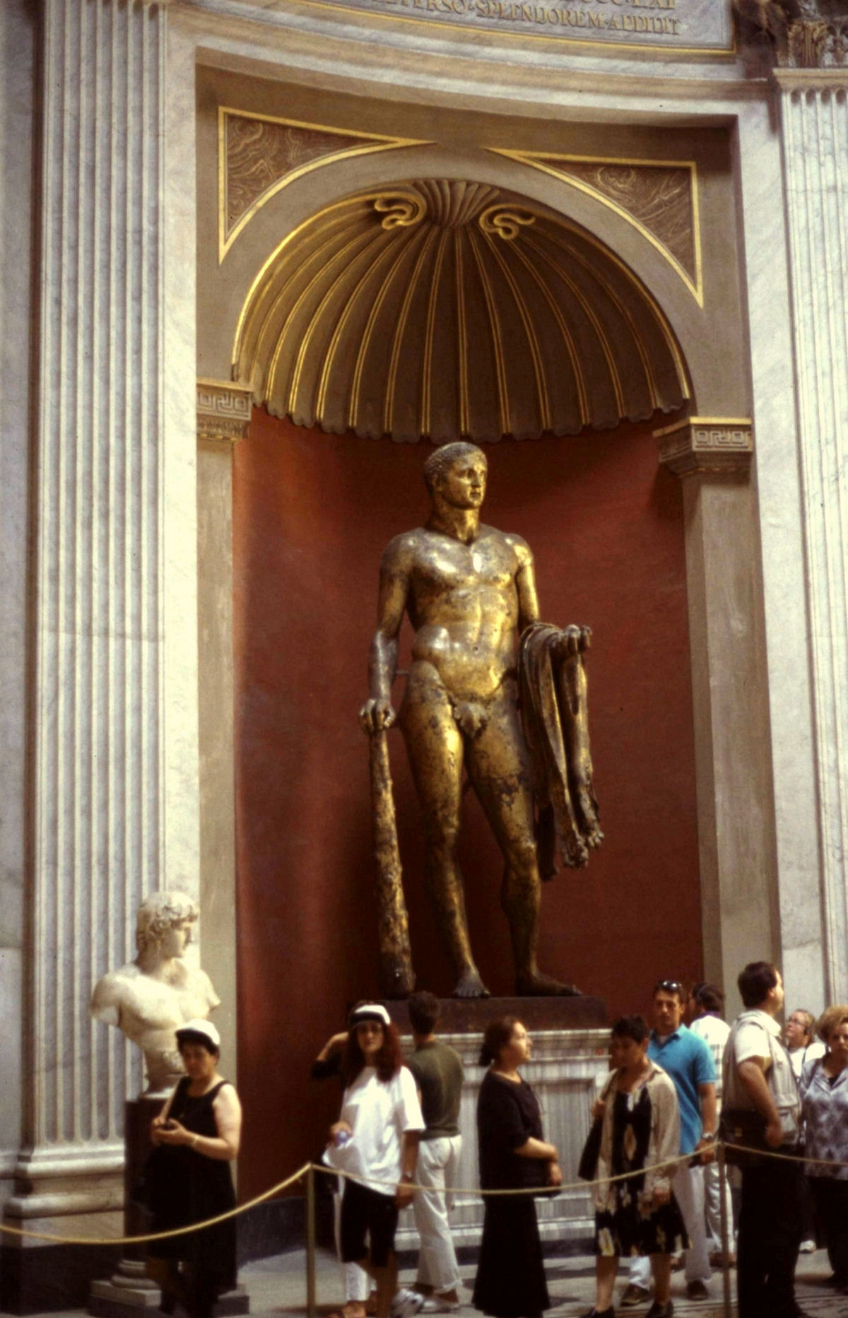 Hrcules de Mastai, a maior esttua de bronze da Antiguidade, preservada porque foi atingida por um raio