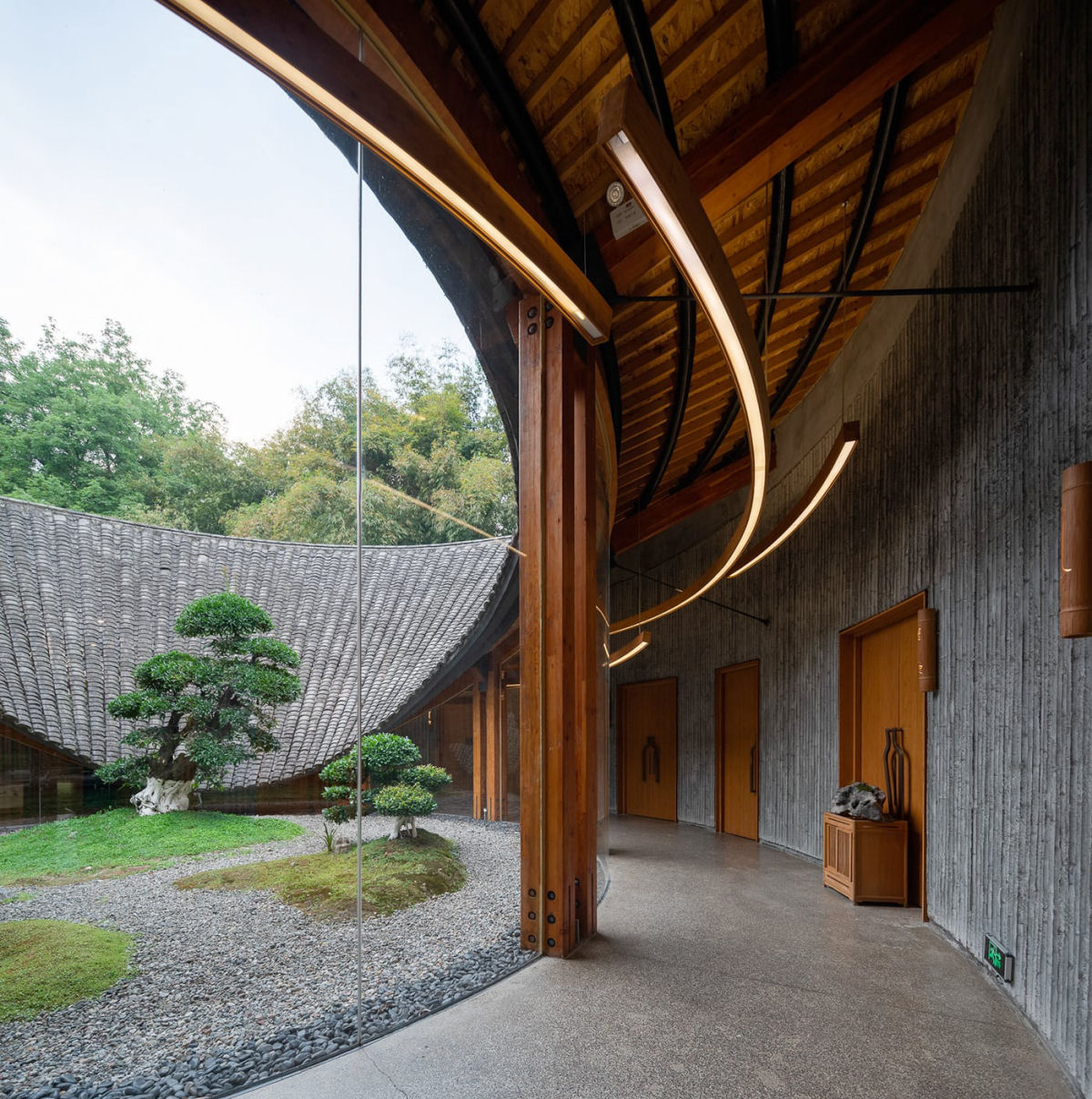 O telhado em forma de infinito de um pavilhão de bambu na província de Sichuan 05