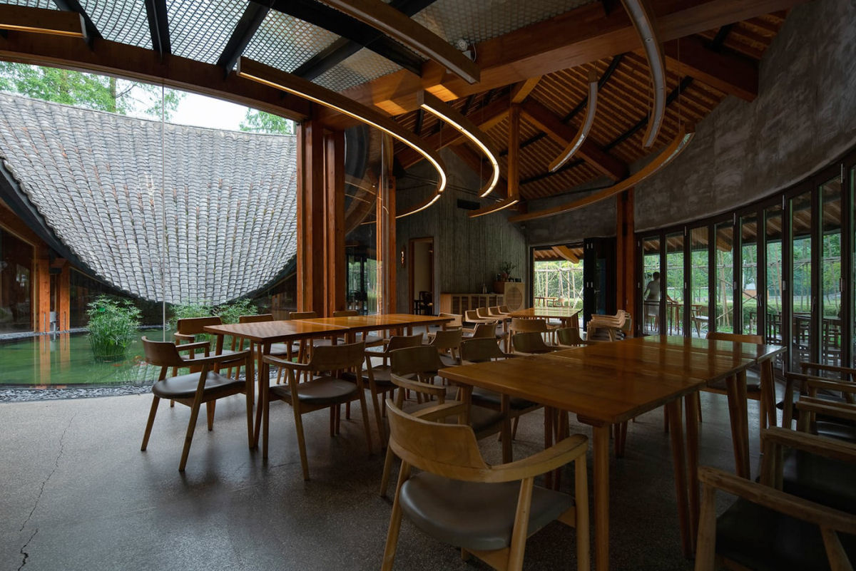 O telhado em forma de infinito de um pavilhão de bambu na província de Sichuan 07
