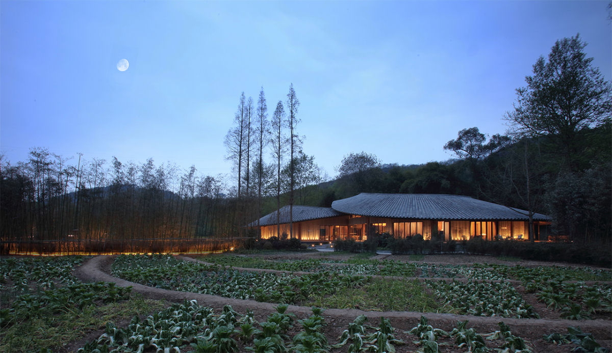 O telhado em forma de infinito de um pavilhão de bambu na província de Sichuan 10