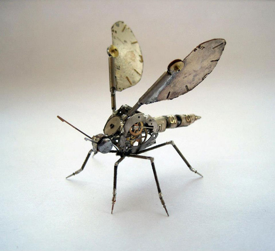 Artista cria incrveis esculturas de insetos utilizando peas recicladas 02