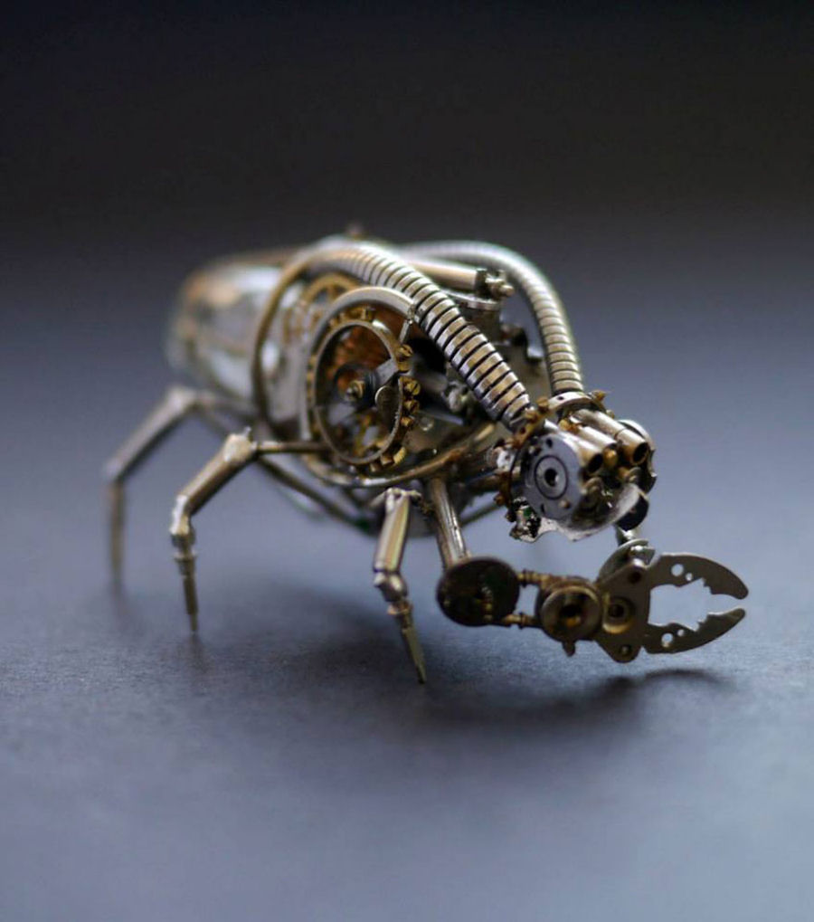 Artista cria incrveis esculturas de insetos utilizando peas recicladas 04