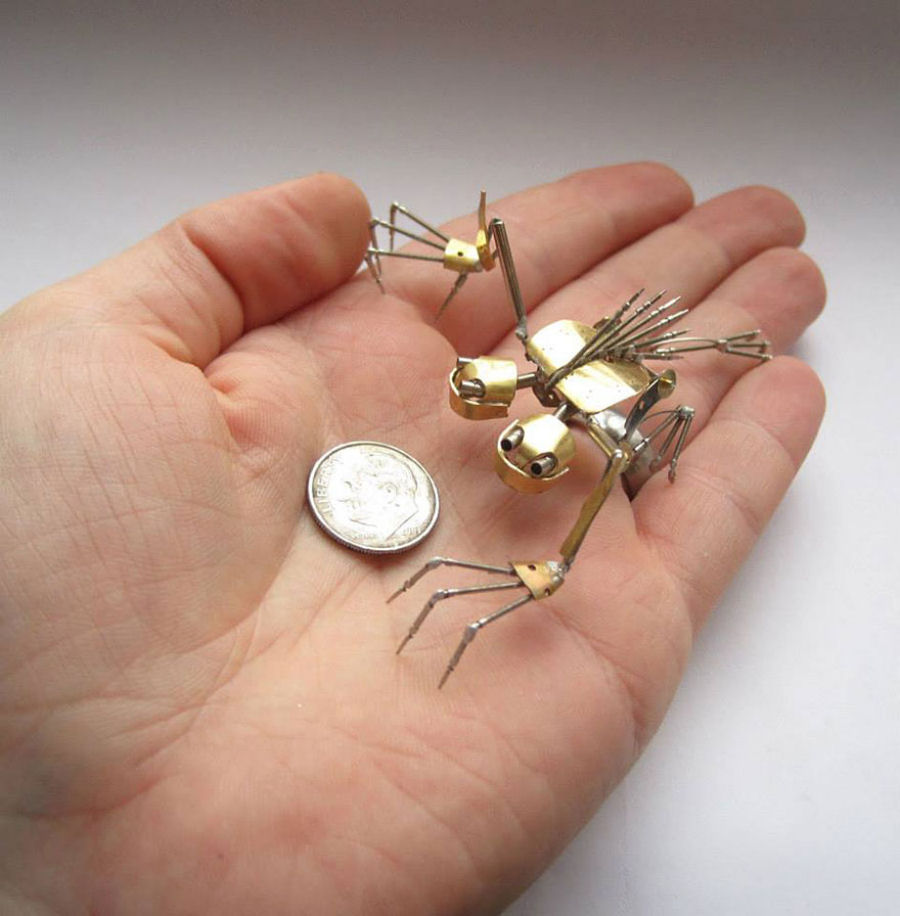 Artista cria incrveis esculturas de insetos utilizando peas recicladas 07