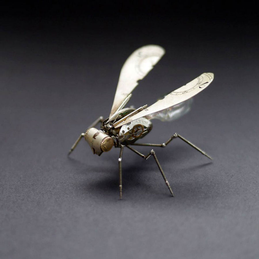 Artista cria incrveis esculturas de insetos utilizando peas recicladas 10