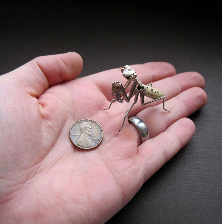 Artista cria incrveis esculturas de insetos utilizando peas recicladas 11