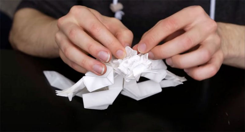 É difícil crer que este origami samurai foi dobrado de uma única folha 04