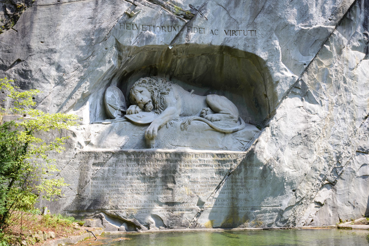 O colossal monumento do Leão de Lucerna tem uma mensagem oculta