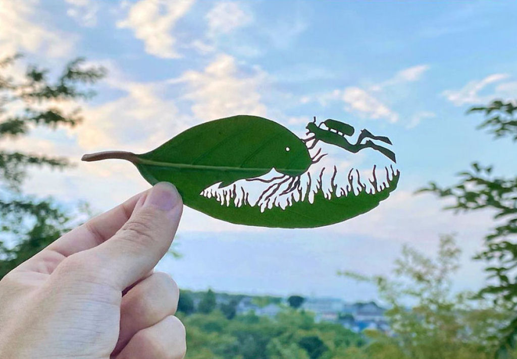 Artista japonês cria intrincadas cenas nas folhas de árvores 08