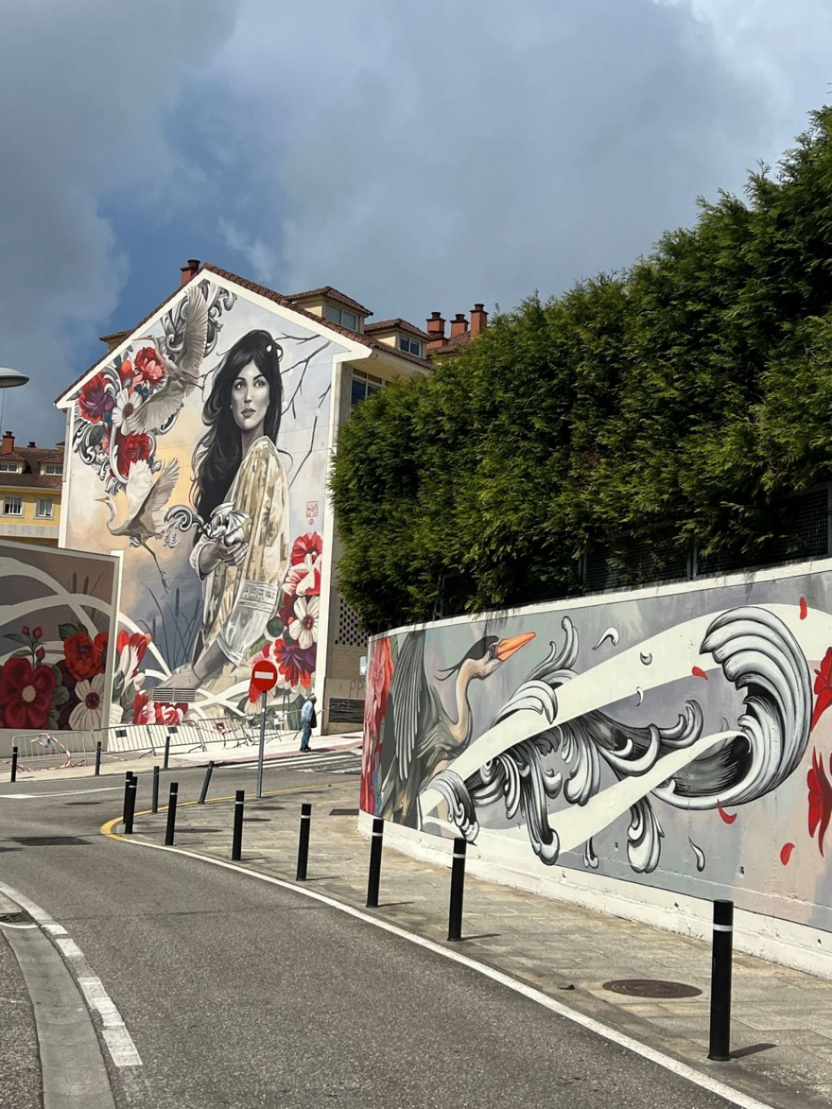 Impressionante mural na Espanha  uma celebrao da natureza e da feminilidade