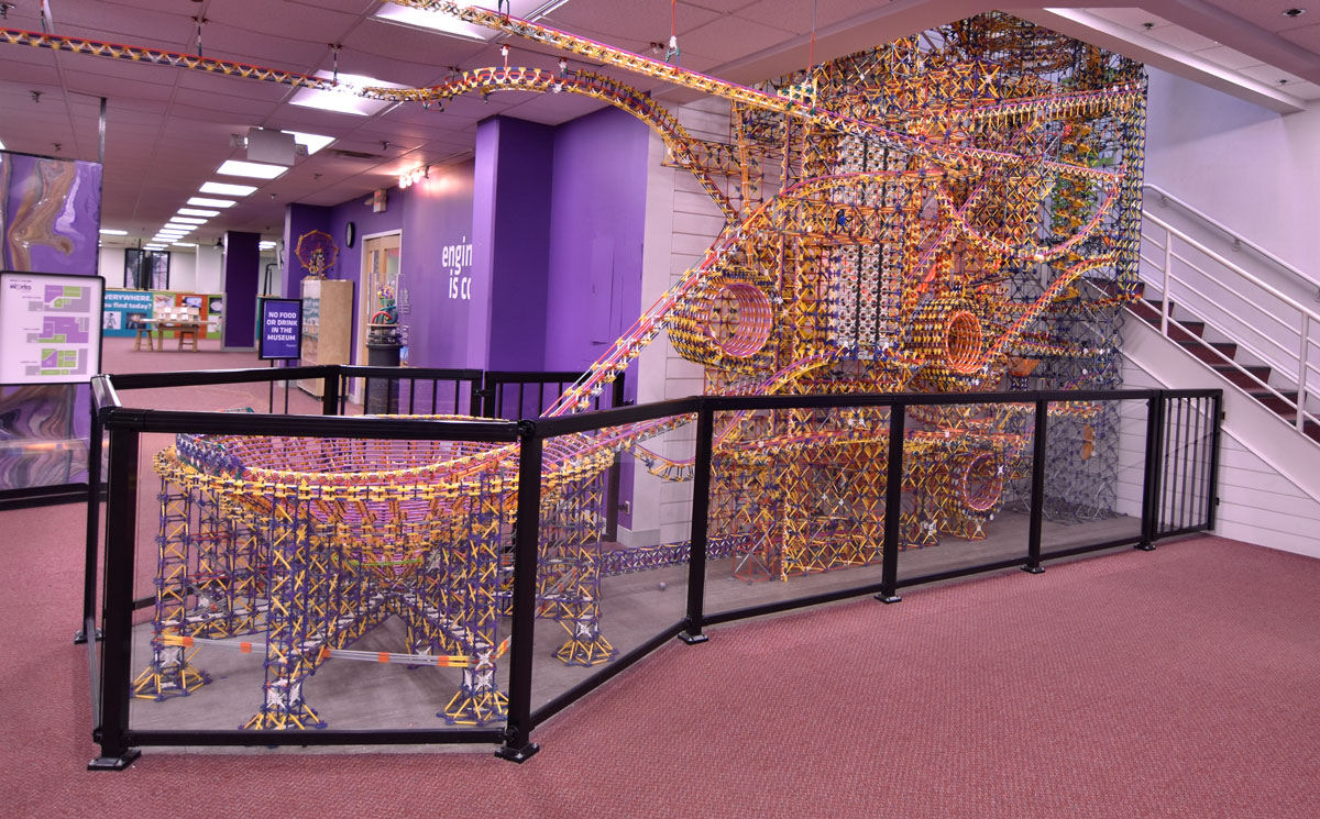A máquina de bolinhas com mais de 115.000 peças no Museu do Trabalhador de Minnesota