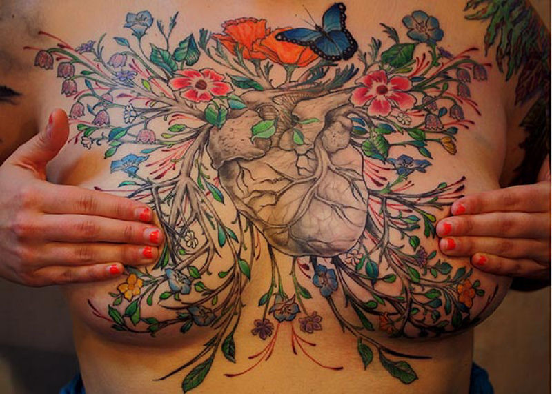 Artistas ocultam cicatrizes de mastectomia com tatuagens 04