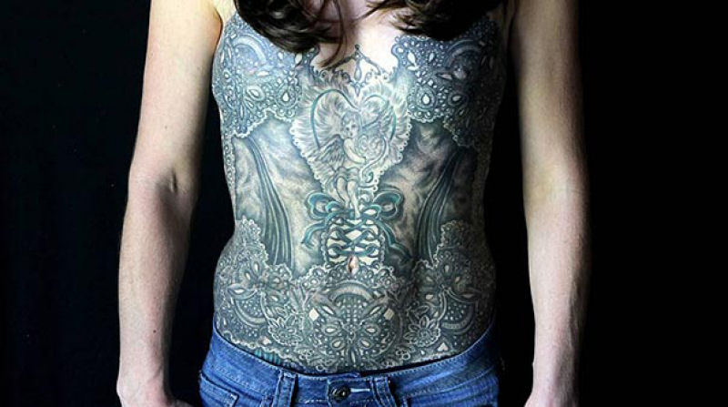 Artistas ocultam cicatrizes de mastectomia com tatuagens 07