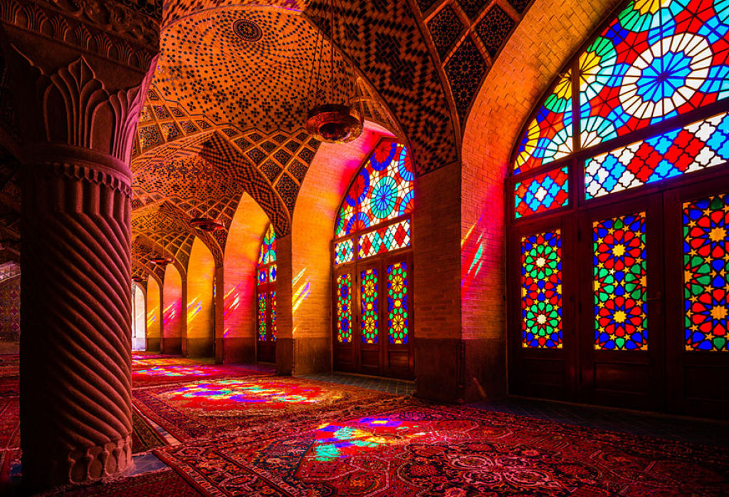 Todas as manhãs um arco-íris ilumina esta impressionante mesquita 02